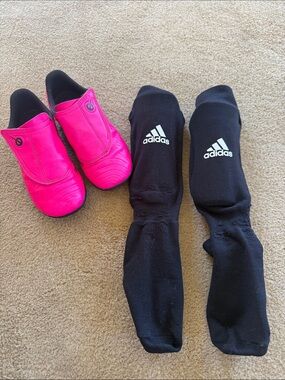 Girls soccer cleat/shinguard bundle